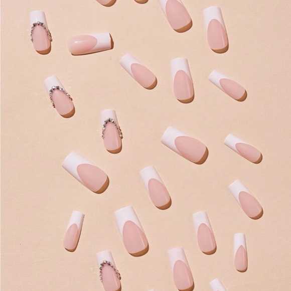 Press on nails - Picture 2 of 2